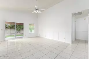 3525 E Wickieup Ln, Phoenix, AZ 85050 - Photo 9