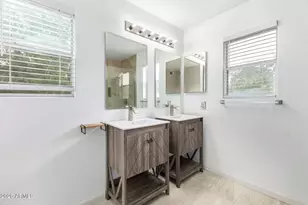 3525 E Wickieup Ln, Phoenix, AZ 85050 - Photo 23