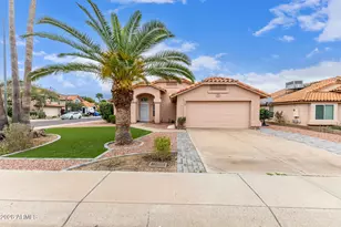 3525 E Wickieup Ln, Phoenix, AZ 85050 - Photo 1