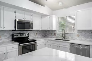 3525 E Wickieup Ln, Phoenix, AZ 85050 - Photo 19