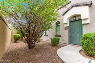 2725 E Mine Creek Rd, Phoenix, AZ 85024 - Photo 1