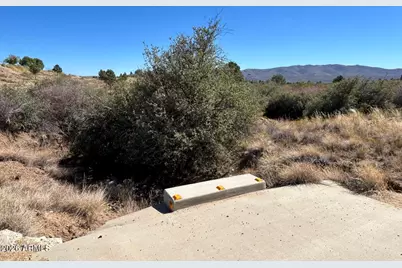 17424 S Juniper Drive #61, Peeples Valley, AZ 86332 - Photo 11