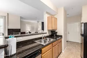 2929 W Yorkshire Dr, Phoenix, AZ 85027 - Photo 9