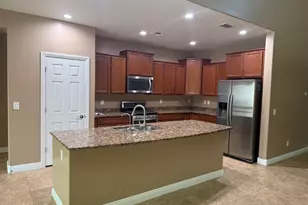 10743 W Desert Elm Ln, Peoria, AZ 85383 - Photo 11