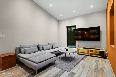 358 E Whitton Avenue, Phoenix, AZ 85012 - Photo 17