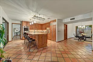 2550 E Denton Ln, Phoenix, AZ 85016 - Photo 13