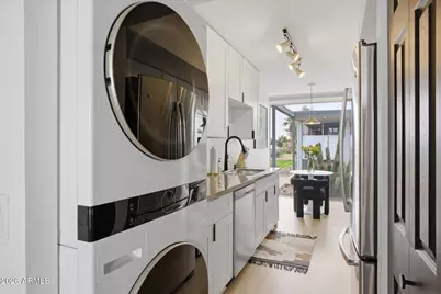 4646 N 11th Avenue #110, Phoenix, AZ 85013 - Photo 11