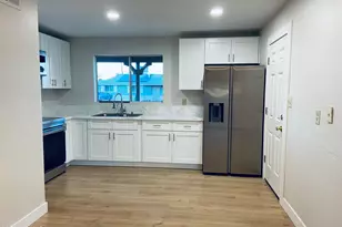 3826 W Flynn Ln, Phoenix, AZ 85019 - Photo 3