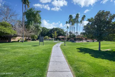 10425 N 10th Place #1, Phoenix, AZ 85020 - Photo 31