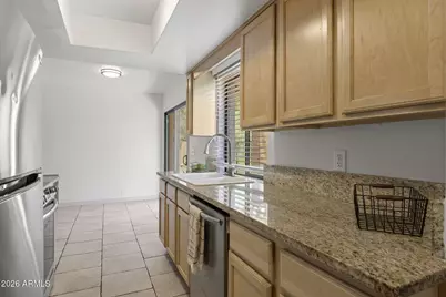 10425 N 10th Place #1, Phoenix, AZ 85020 - Photo 11