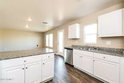 8764 W Reventon Drive, Arizona City, AZ 85123 - Photo 7