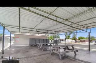 8601 N 71st Ave, Peoria, AZ 85301 - Photo 21