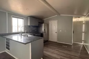 8601 N 71st Ave, Peoria, AZ 85301 - Photo 9