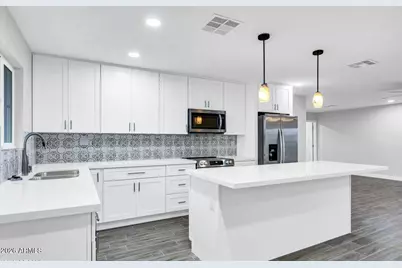 10602 W Cumberland Drive, Sun City, AZ 85351 - Photo 3