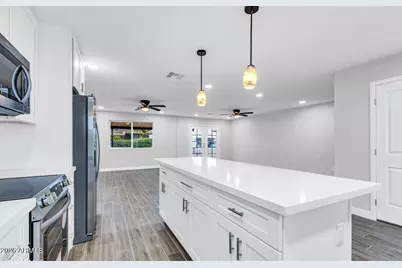 10602 W Cumberland Drive, Sun City, AZ 85351 - Photo 13