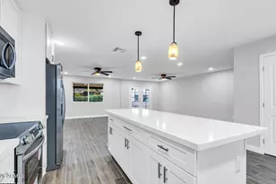 10602 W Cumberland Dr, Sun City, AZ 85351 - Photo 13