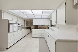 9413 W Spanish Moss Ln, Sun City, AZ 85373 - Photo 7