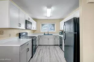 7950 W Paradise Dr, Peoria, AZ 85345 - Photo 5