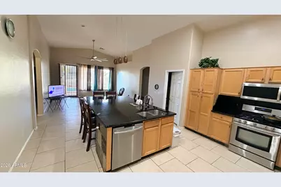 10894 W Davis Lane, Avondale, AZ 85323 - Photo 9