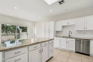 9056 W Port Royale Ln, Peoria, AZ 85381 - Photo 15