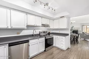 3033 N 37th St, Phoenix, AZ 85018 - Photo 7