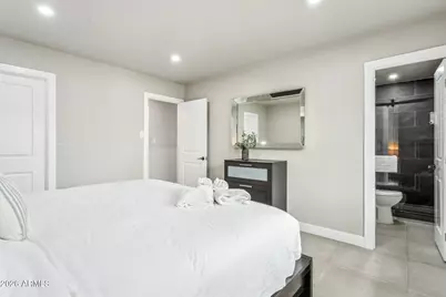 8725 E Osborn Road, Scottsdale, AZ 85251 - Photo 17