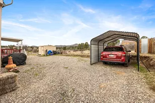 18420 S Frontier Rd, Peeples Valley, AZ 86332 - Photo 7