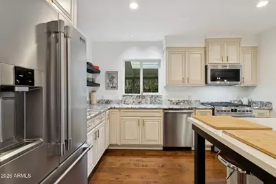 6119 E Carnation Circle, Phoenix, AZ 85018 - Photo 17