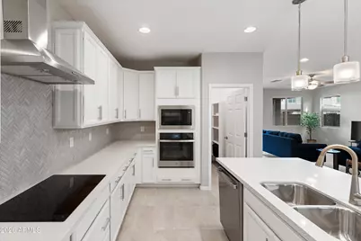 8926 W Denton Lane, Glendale, AZ 85305 - Photo 11