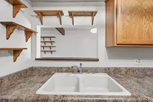 4530 E Rhonda Dr, Phoenix, AZ 85018 - Photo 9