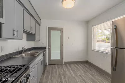 10002 N 18th Avenue, Phoenix, AZ 85021 - Photo 7