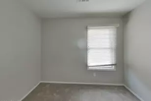 2323 E Grenadine Rd, Phoenix, AZ 85040 - Photo 11