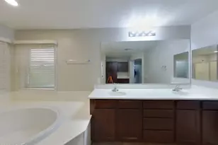 2323 E Grenadine Rd, Phoenix, AZ 85040 - Photo 9