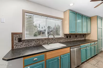 14027 N 30th Drive, Phoenix, AZ 85053 - Photo 9