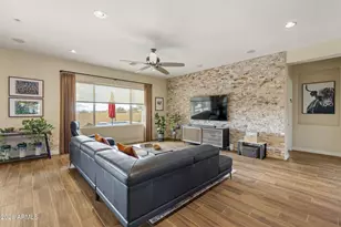 909 W Spur Dr, Phoenix, AZ 85085 - Photo 9