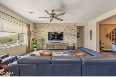 909 W Spur Drive, Phoenix, AZ 85085 - Photo 17