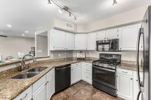 3348 E Glenhaven Dr, Phoenix, AZ 85048 - Photo 13