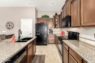 18223 W Paradise Lane, Surprise, AZ 85388 - Photo 9