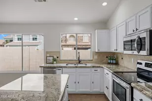 1040 E Amberwood Dr, Phoenix, AZ 85048 - Photo 13