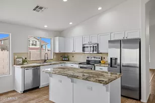 1040 E Amberwood Dr, Phoenix, AZ 85048 - Photo 11