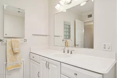 8111 E Monterey Way, Scottsdale, AZ 85251 - Photo 19