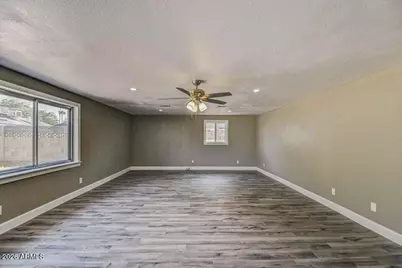 3640 W Banff Lane, Phoenix, AZ 85053 - Photo 11