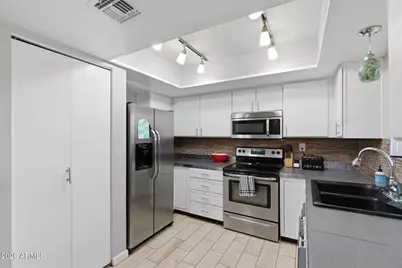 3635 N 37th Street #10, Phoenix, AZ 85018 - Photo 11