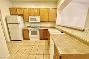 12083 N 66th Ave, Glendale, AZ 85304 - Photo 3