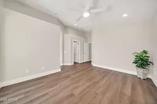 8539 W Paradise Dr, Peoria, AZ 85345 - Photo 21