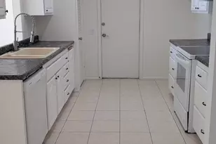 10631 W Desert Rock Dr, Sun City, AZ 85351 - Photo 11