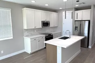 1009 E Pasadena Ave, Phoenix, AZ 85014 - Photo 1