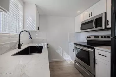 7126 N 19th Avenue #114, Phoenix, AZ 85021 - Photo 9