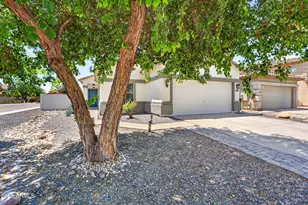 697 W Oak Tree Ln, San Tan Valley, AZ 85143 - Photo 3