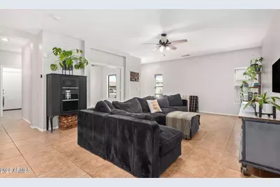 697 W Oak Tree Lane, San Tan Valley, AZ 85143 - Photo 3